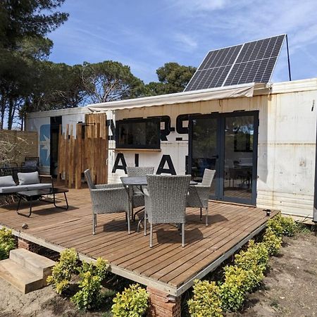 Cooltainer Retreat: Sustainable Coastal Forest Tiny House Near Barcelona กาสเตย์เดเฟลส์ ภายนอก รูปภาพ